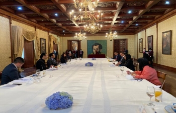 Vice President H.E. Delcy Rodriguez hosted a luncheon meeting with Ambassador Abhishek Singh to discuss issues pertaining to Pharma, Oil and other sectors of commercial interest. Also in attendance were Foreign Minister H.E. Jorge Arreaza and President of PDVSA Asdrubal Chavez